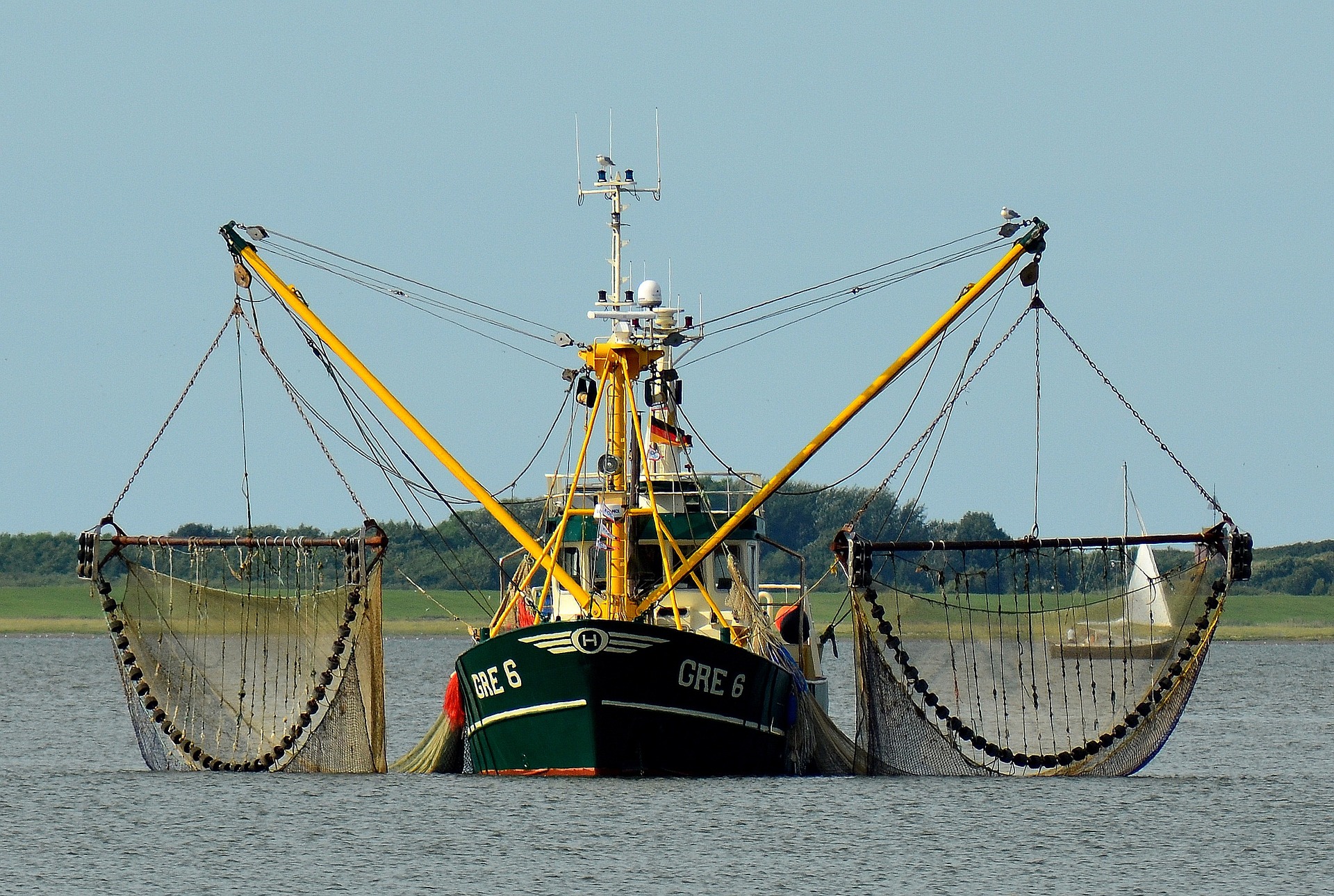 fishing-boat-2645137_1920